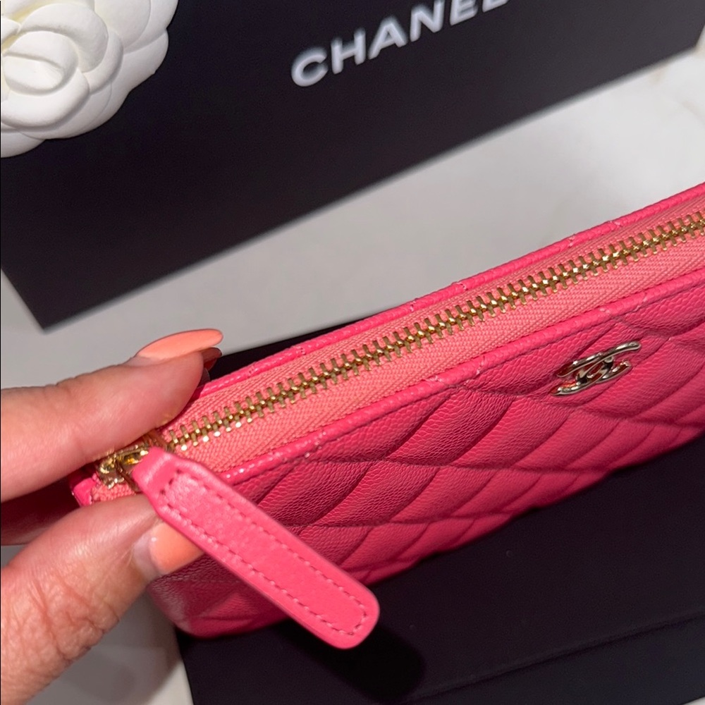 Authentic small CHANEL O Case in Pink Quilted Clutch - Picture 8 of 12
